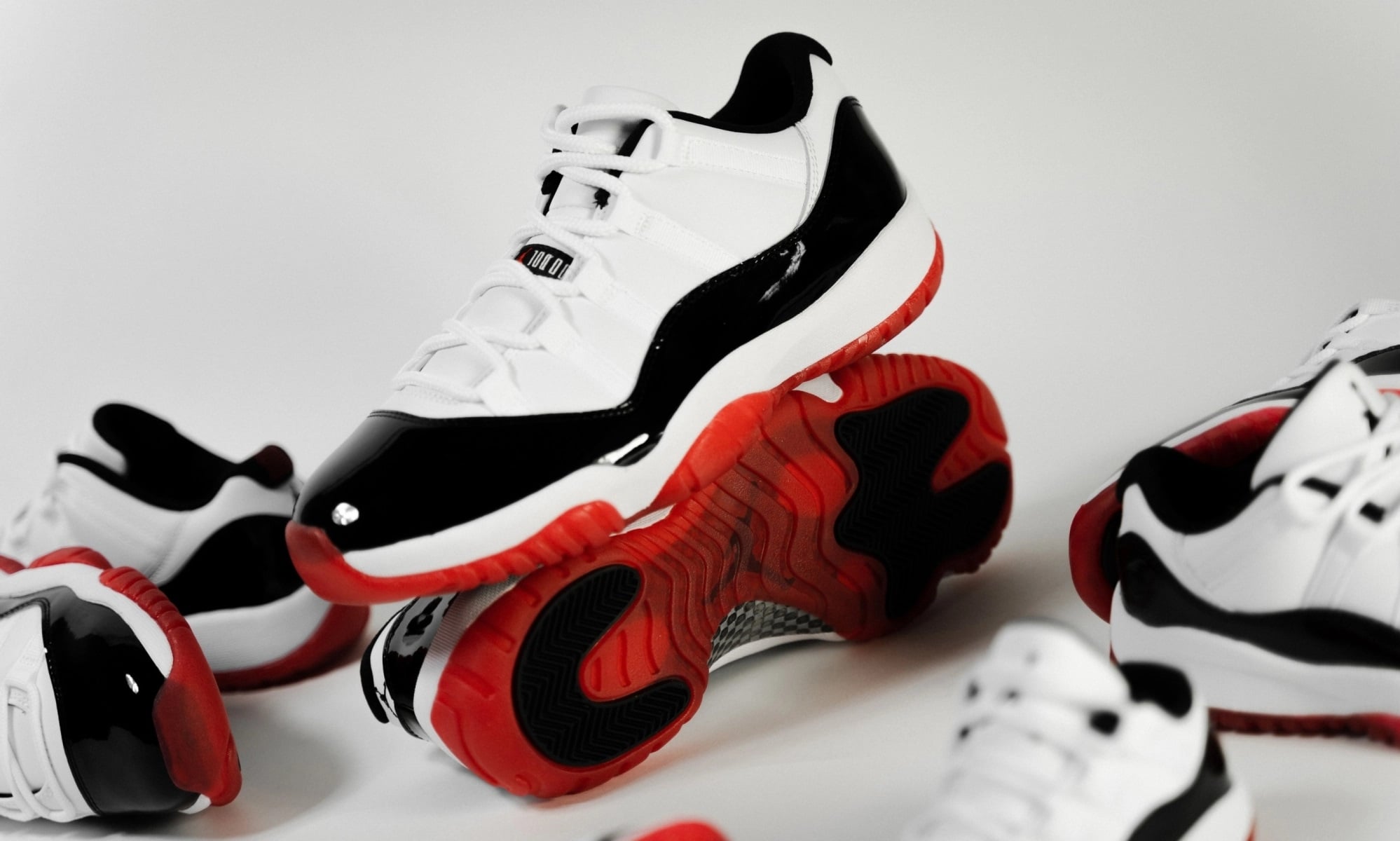 Air Jordan 11 Low Concord Bred